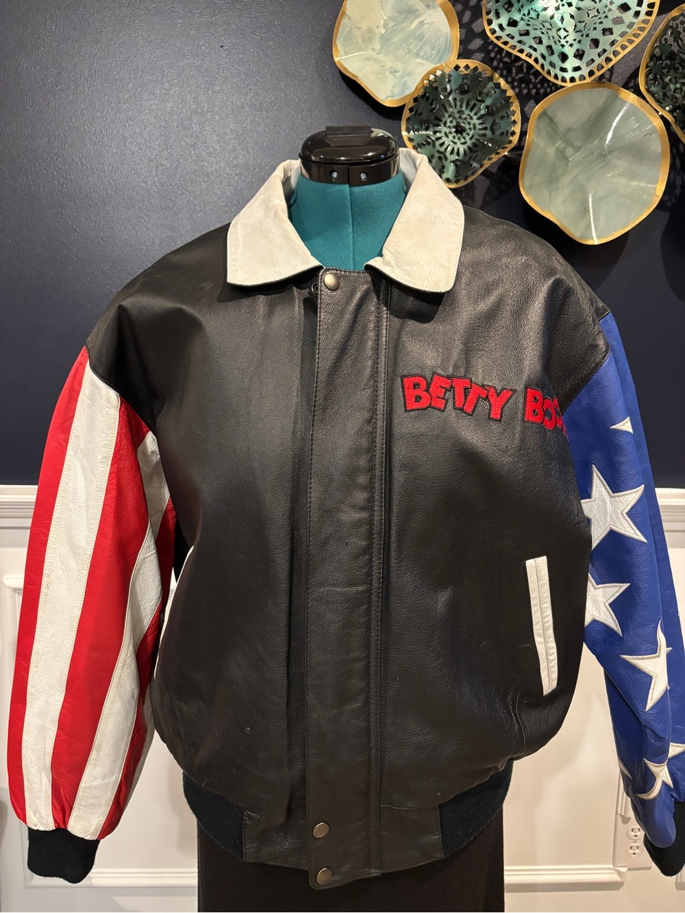 Vintage Betty Boop leather jacket with a patriotic Americana design! Large